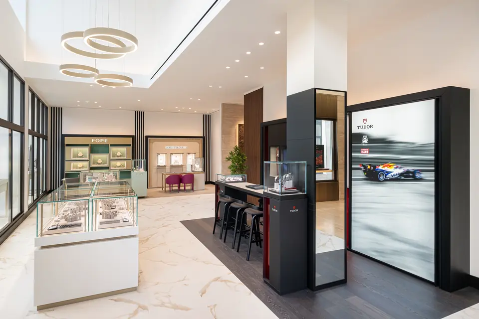 Goldsmiths 100 Bond Street showroom interior.