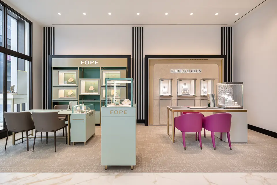 FOPE and Roberto Coin displays inside Goldsmiths at 100 Bond Street Chelmsford.